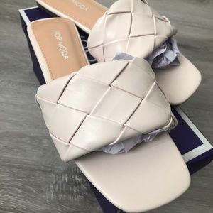 Woven square toe sandal-New